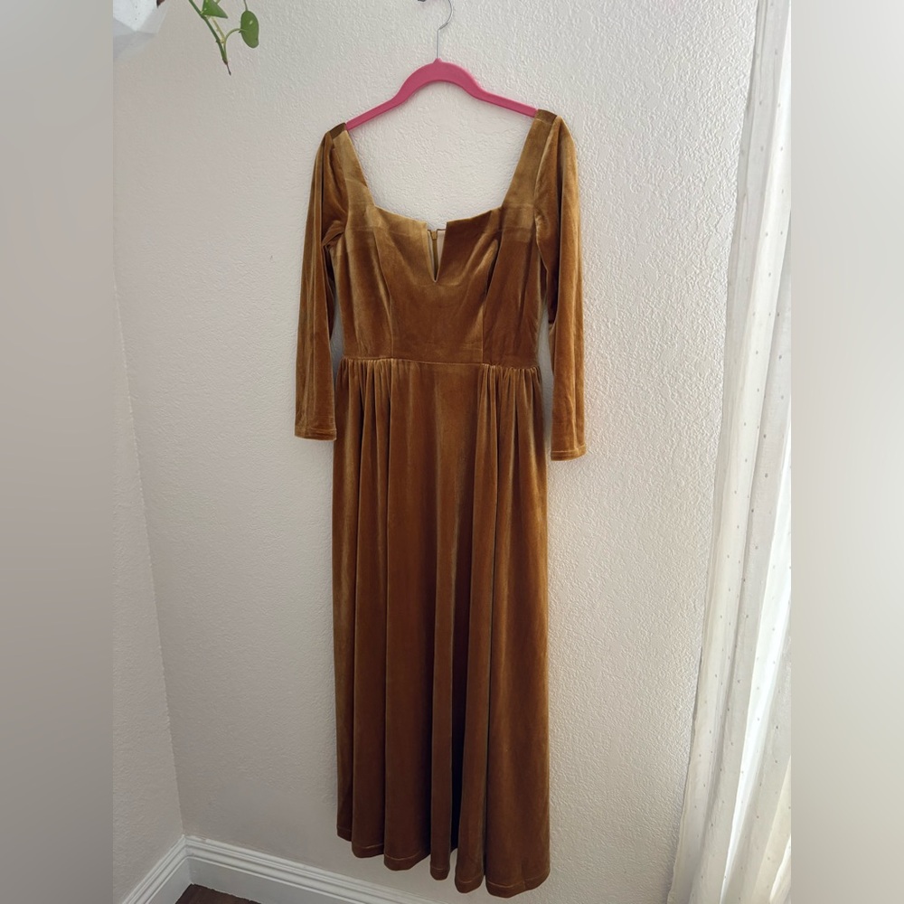 Mustard Yelllow Velvet Long Sleeve Sweetheart Gown